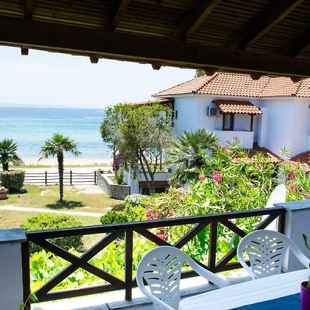 Alexger Beach Front Deluxe House นิกิติ ภายนอก รูปภาพ