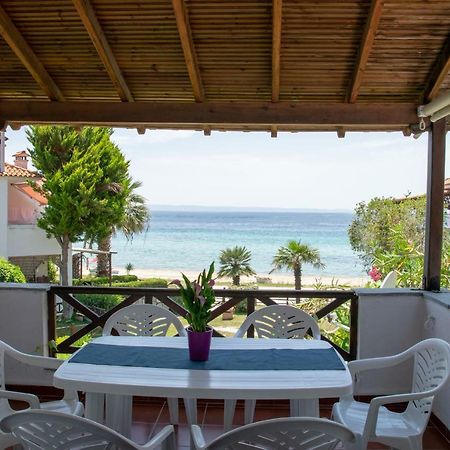 Alexger Beach Front Deluxe House นิกิติ ภายนอก รูปภาพ