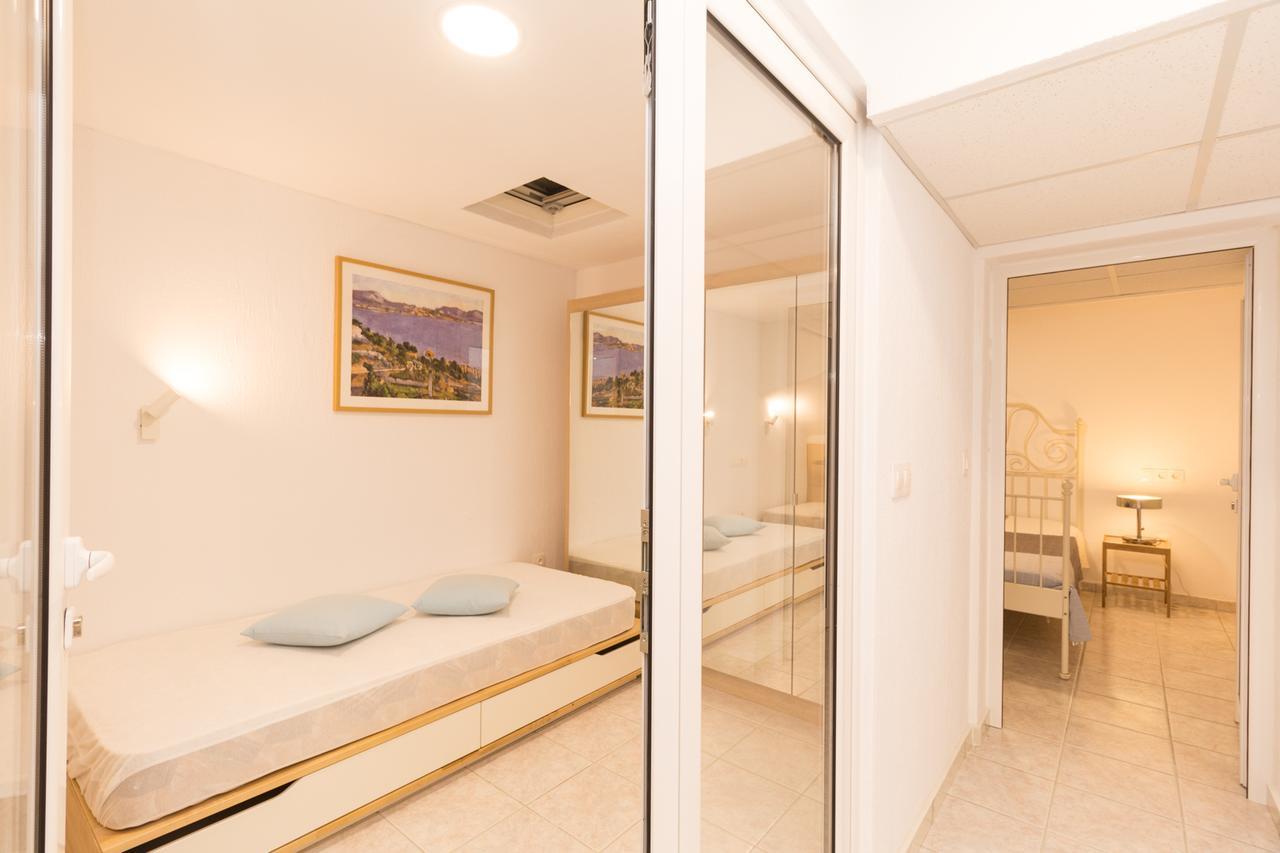 Alexger Beach Front Deluxe House นิกิติ ภายนอก รูปภาพ
