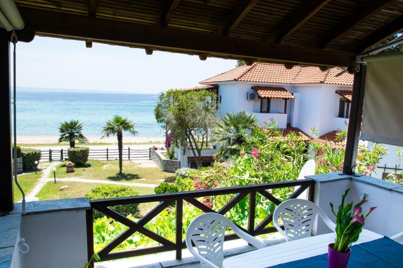 Alexger Beach Front Deluxe House นิกิติ ภายนอก รูปภาพ