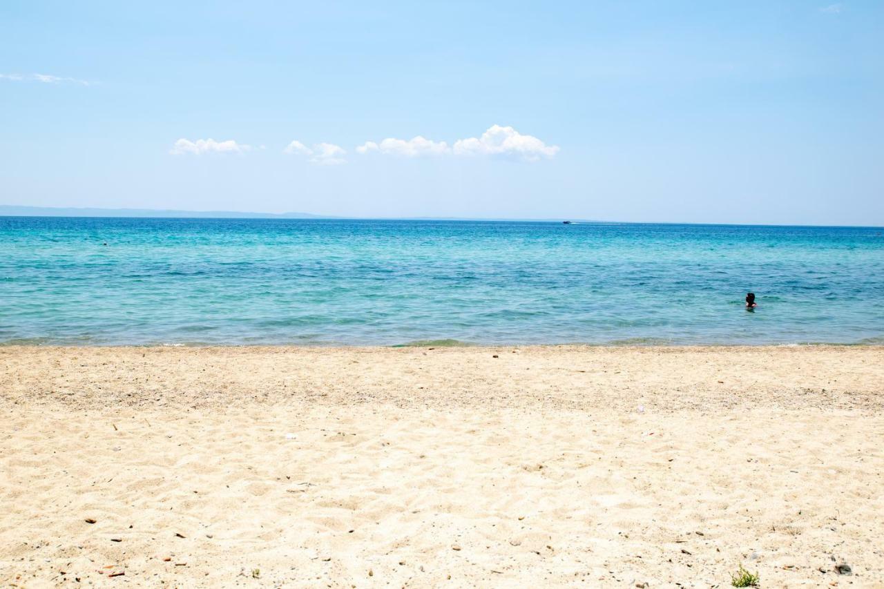 Alexger Beach Front Deluxe House นิกิติ ภายนอก รูปภาพ