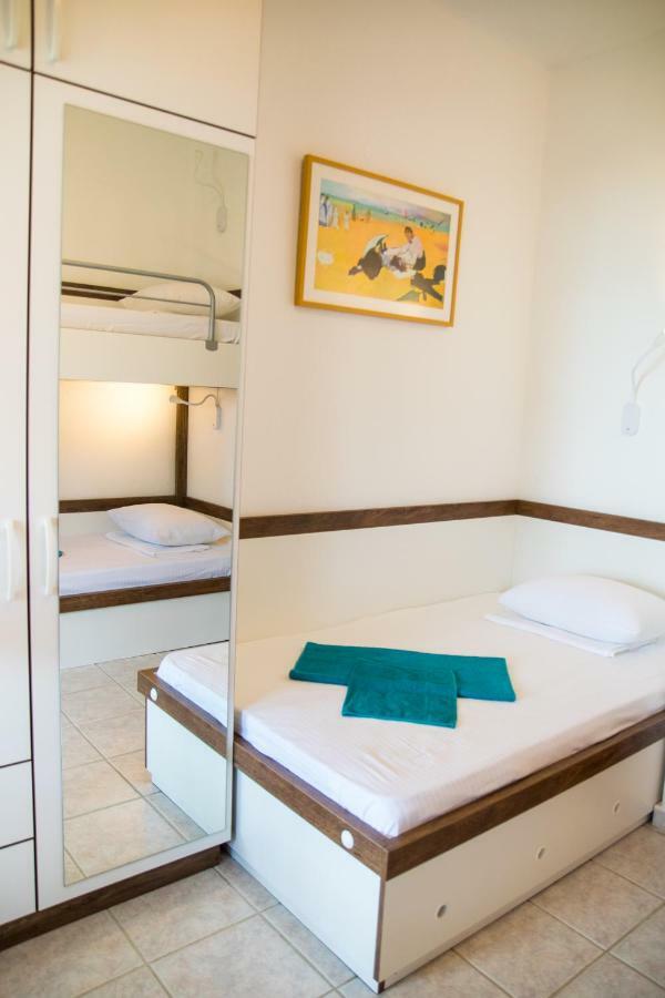 Alexger Beach Front Deluxe House นิกิติ ภายนอก รูปภาพ