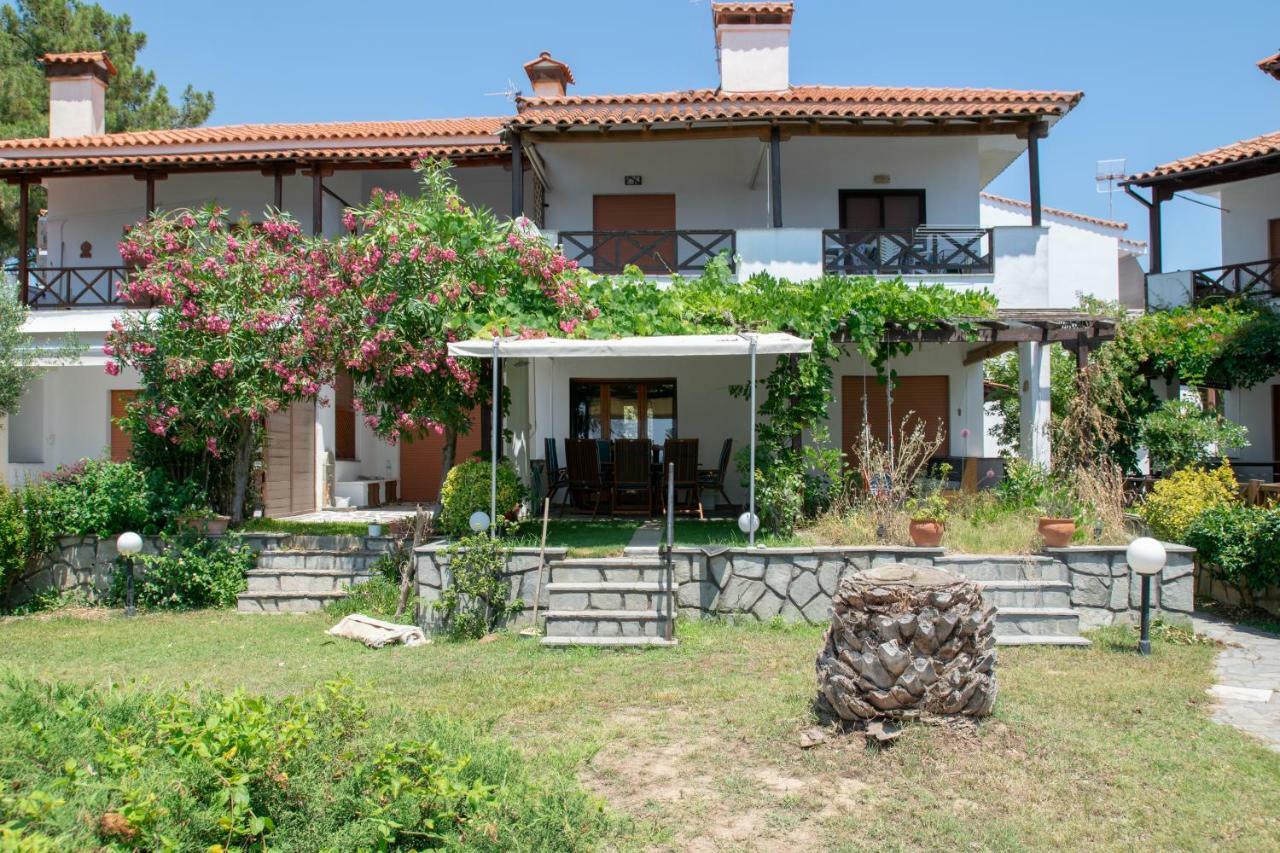 Alexger Beach Front Deluxe House นิกิติ ภายนอก รูปภาพ