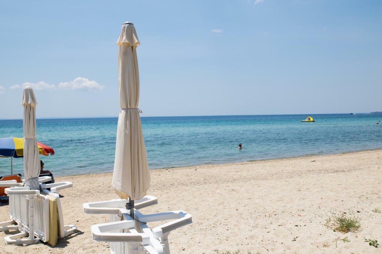 Alexger Beach Front Deluxe House นิกิติ ภายนอก รูปภาพ