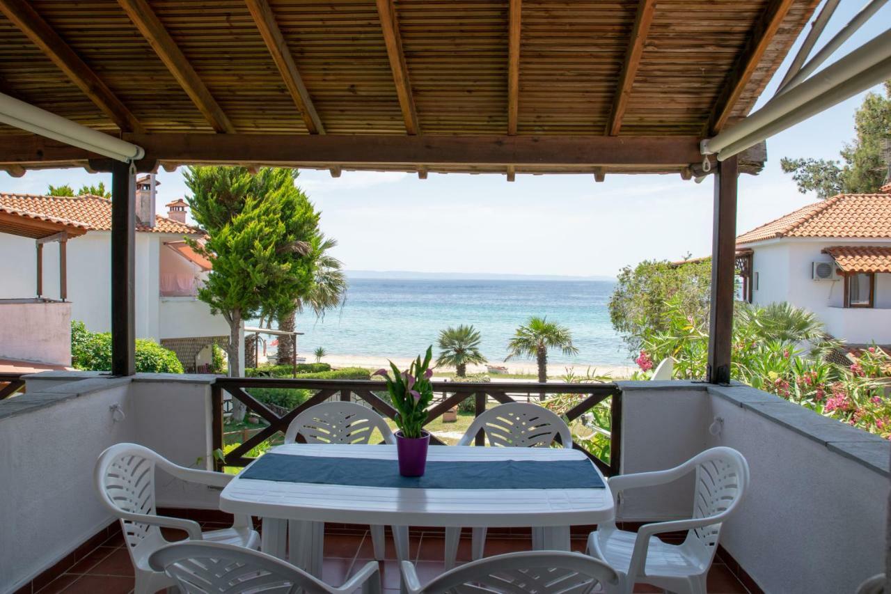 Alexger Beach Front Deluxe House นิกิติ ภายนอก รูปภาพ