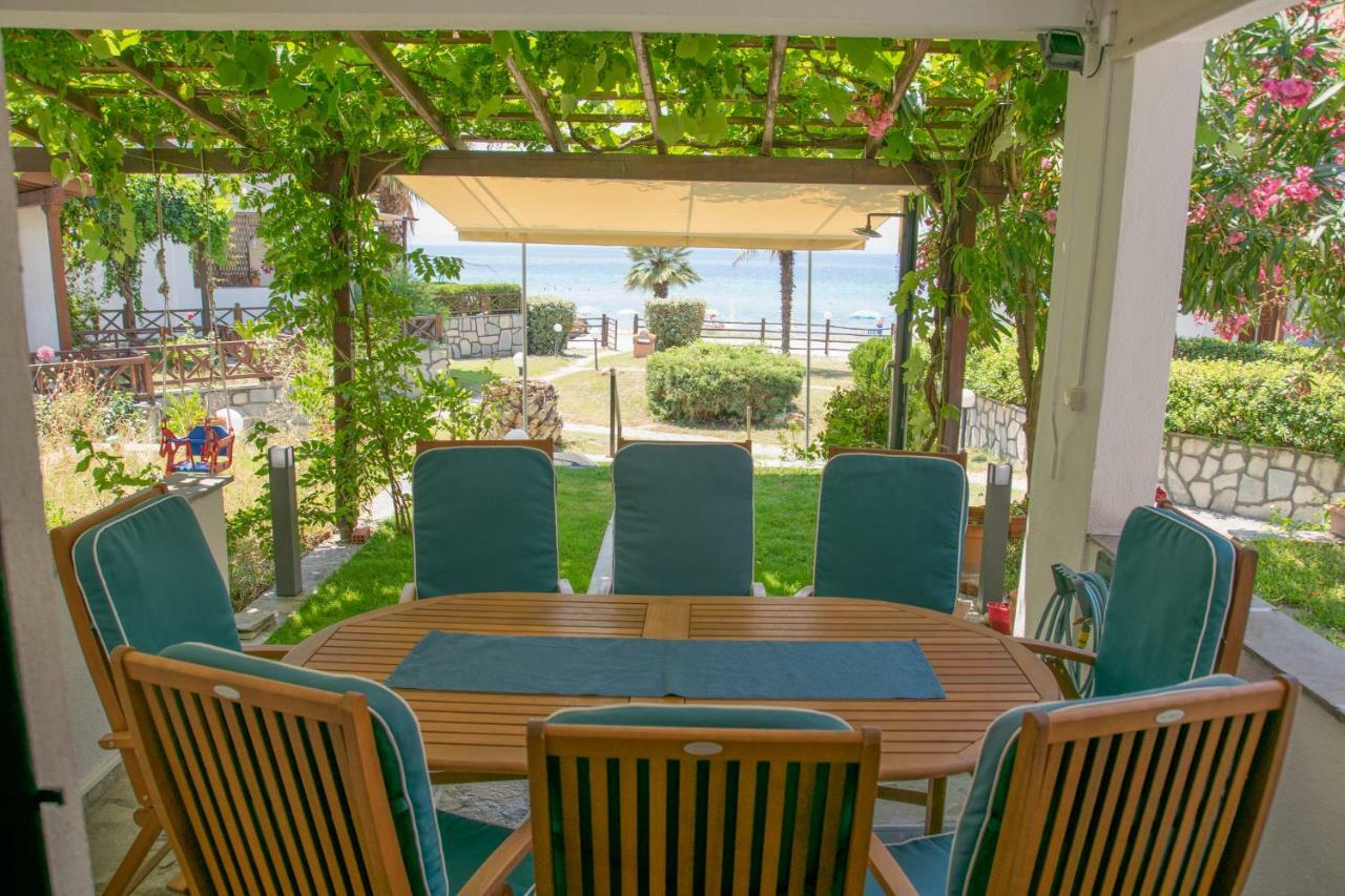 Alexger Beach Front Deluxe House นิกิติ ภายนอก รูปภาพ